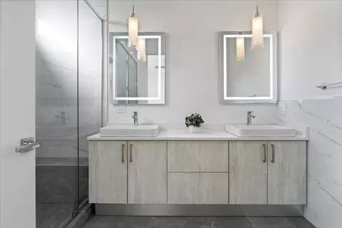 Bath - Undisclosed, Chicago, IL 60622 photo 1 of 3
