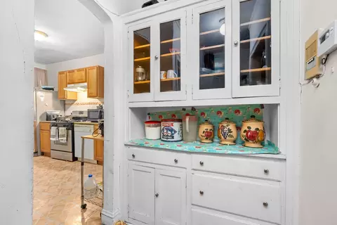 Entry Way - Undisclosed, Chicago, IL 60649 photo 2 of 2