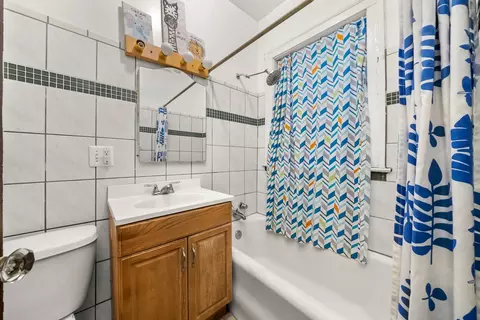 Bath - Undisclosed, Chicago, IL 60649 photo 2 of 3
