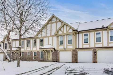 735 Garfield Ave #735, Libertyville, IL 60048