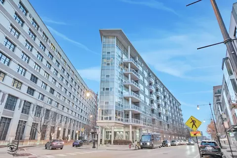 845 N Kingsbury St #211, Chicago, IL 60610