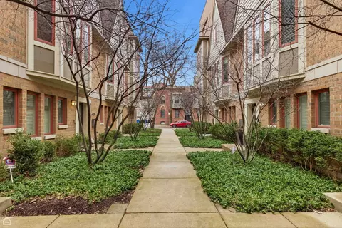 3149 N Honore St, Chicago, IL 60657