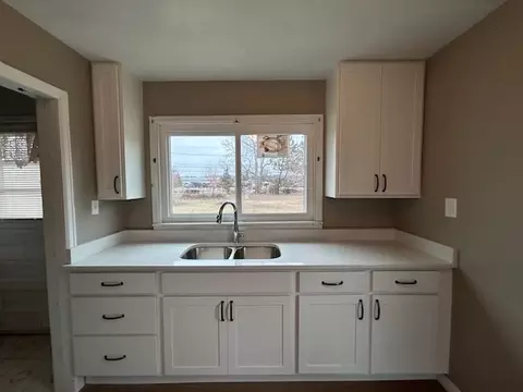 Kitchen - 4715 50th Ave, Moline, IL 61265 photo 2 of 3
