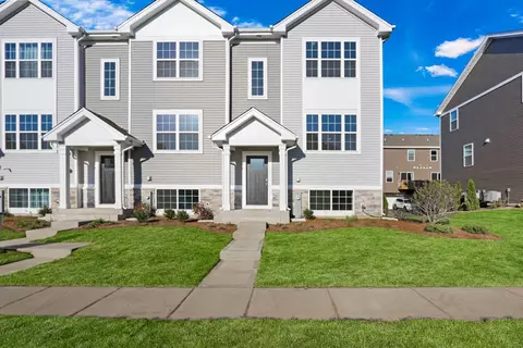 1441 Oakfield Ln, Pingree Grove, IL 60140