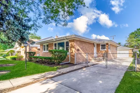 8915 Laramie Ave, Skokie, IL 60077
