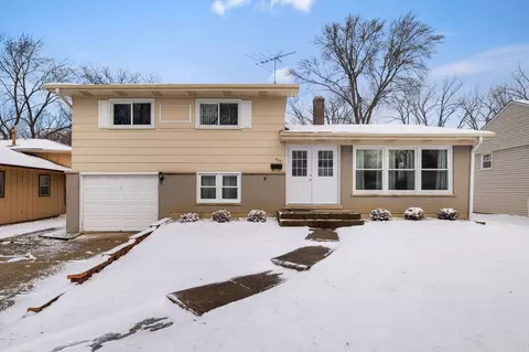920 Valley Stream Dr, Wheeling, IL 60090