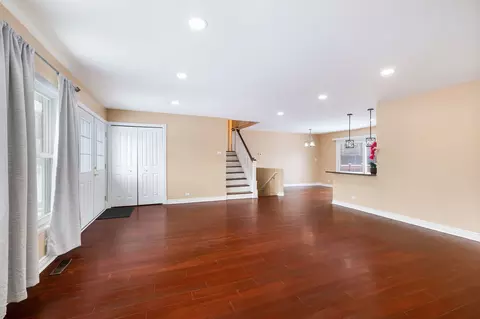 920 Valley Stream Dr, Wheeling, IL 60090 photo 5