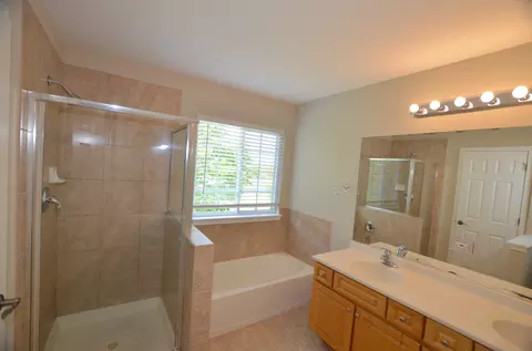 Bath - Undisclosed, Aurora, IL 60502 photo 1 of 7