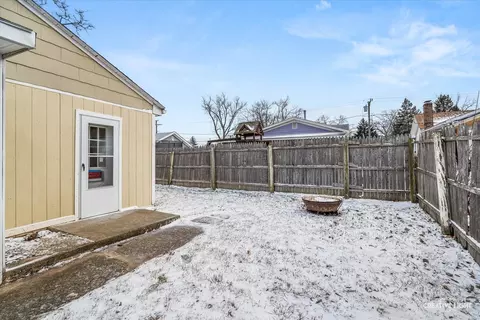 Exterior - 1235 Talma St, Aurora, IL 60505 photo 1 of 3
