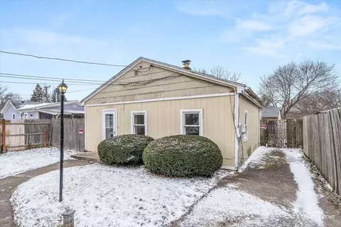 1235 Talma St, Aurora, IL 60505