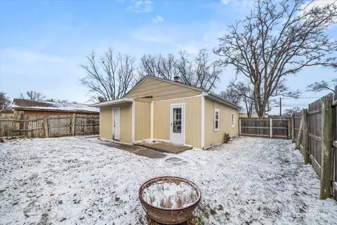 Exterior - 1235 Talma St, Aurora, IL 60505 photo 2 of 3