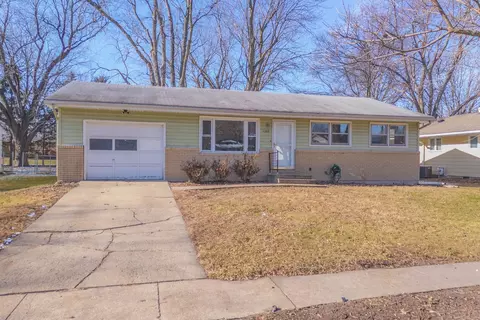 1208 Gettysburg Dr, Bloomington, IL 61704 photo 4