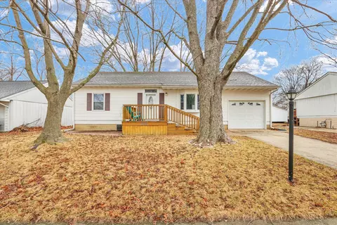 902 Oakcrest Dr, Champaign, IL 61821