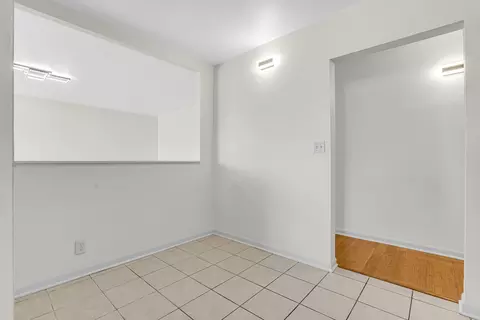 Entry Way - Undisclosed, Addison, IL 60101 photo 3 of 3