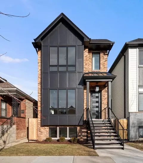 2442 W Berteau Ave, Chicago, IL 60618