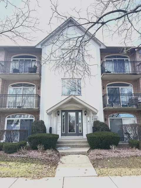 9420 S 77th Ct #2E, Hickory Hills, IL 60457