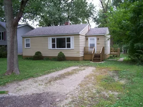 9107 Pine Ave, Wonder Lake, IL 60097