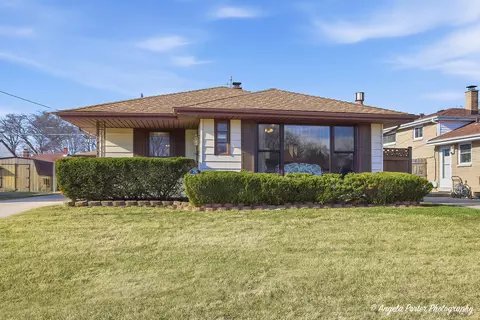 2326 Walnut St, Waukegan, IL 60087
