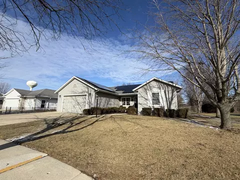 1414 E Heather Dr, Mahomet, IL 61853