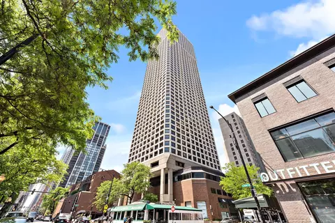1030 N State St #17K, Chicago, IL 60610