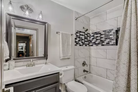 Bath - 4110 Rivertowne Dr, Plainfield, IL 60586 photo 2 of 4