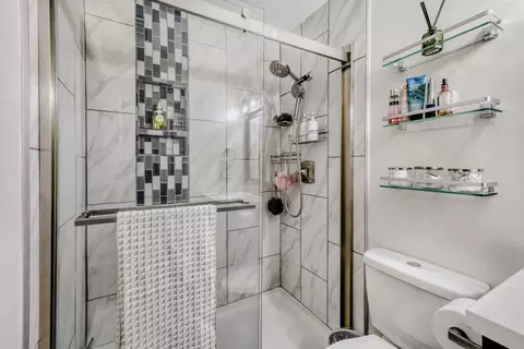 Bath - 4110 Rivertowne Dr, Plainfield, IL 60586 photo 4 of 4