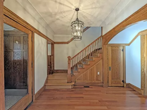 Entry Way - 836 E 52nd St, Chicago, IL 60615 photo 4 of 7