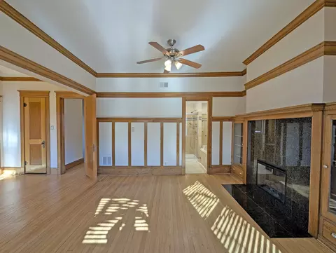 Living - 836 E 52nd St, Chicago, IL 60615 photo 9 of 10