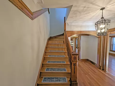 Entry Way - 836 E 52nd St, Chicago, IL 60615 photo 3 of 7