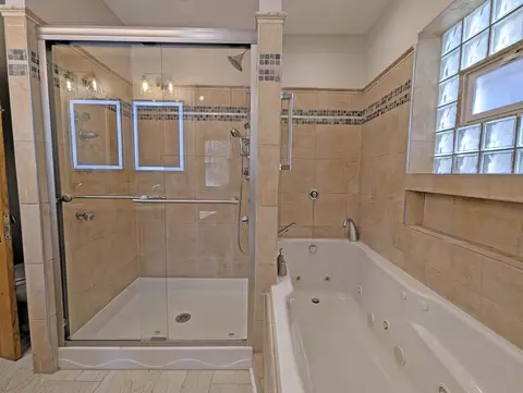 Bath - 836 E 52nd St, Chicago, IL 60615 photo 4 of 7