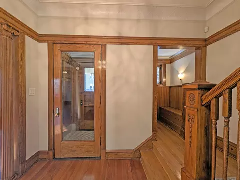 Entry Way - 836 E 52nd St, Chicago, IL 60615 photo 5 of 7