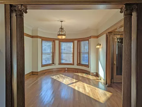 Living - 836 E 52nd St, Chicago, IL 60615 photo 3 of 10