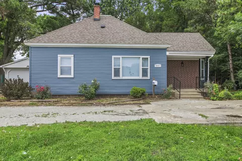 1601 N Mckinley Ave, Champaign, IL 61821