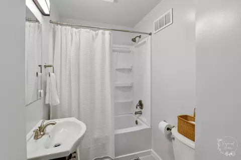 Bath - 1769 W 2000s Rd, Kankakee, IL 60901 photo 1 of 3