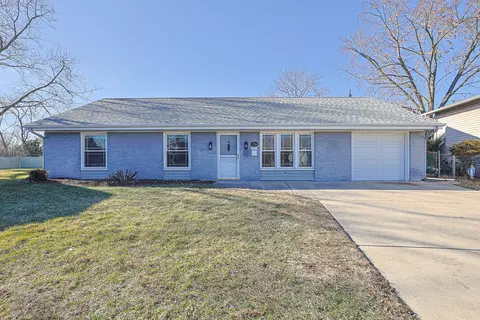 7784 Huntington Cir S, Hanover Park, IL 60133