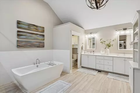 Bath - 2250 Lisson Rd, Naperville, IL 60565 photo 3 of 6