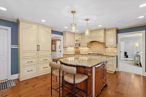 Kitchen - 2250 Lisson Rd, Naperville, IL 60565 photo 1 of 3