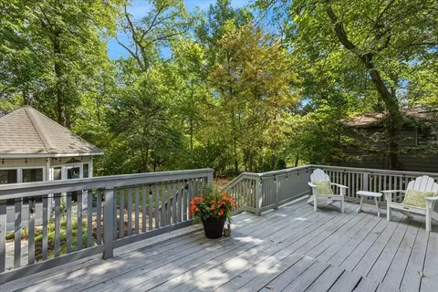 Exterior - 2250 Lisson Rd, Naperville, IL 60565 photo 9 of 11