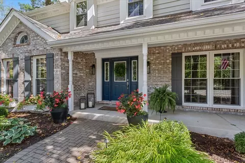 Exterior - 2250 Lisson Rd, Naperville, IL 60565 photo 4 of 11