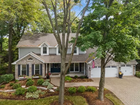 Exterior - 2250 Lisson Rd, Naperville, IL 60565 photo 3 of 11