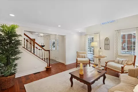 Living - 2250 Lisson Rd, Naperville, IL 60565 photo 2 of 3