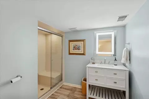 Bath - 2250 Lisson Rd, Naperville, IL 60565 photo 6 of 6