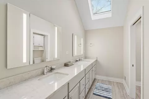 Bath - 2250 Lisson Rd, Naperville, IL 60565 photo 4 of 6
