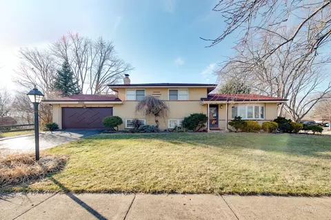 1800 N Iris Dr, Palatine, IL 60074