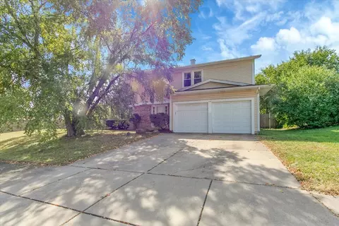 2509 Brook Ln, Aurora, IL 60504