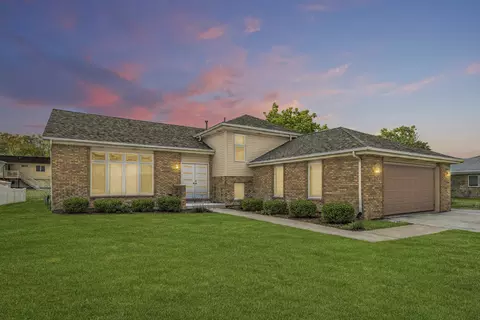 5826 Kathryn Ln, Matteson, IL 60443