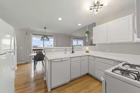 Kitchen - 809 Constance Ln #809, Sycamore, IL 60178 photo 2 of 2