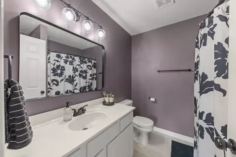 Bath - 809 Constance Ln #809, Sycamore, IL 60178 photo 1 of 2