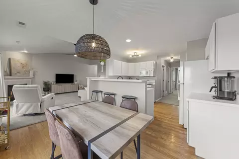Dining - 809 Constance Ln #809, Sycamore, IL 60178 photo 2 of 2
