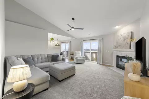 Living - 809 Constance Ln #809, Sycamore, IL 60178 photo 1 of 2